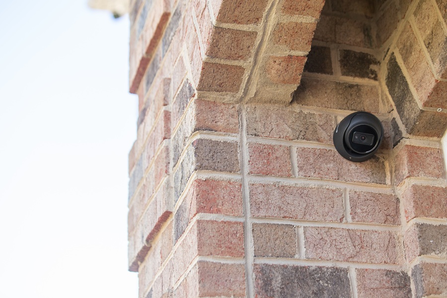 Professional vs. DIY Surveillance: What Each Means for Your Home 